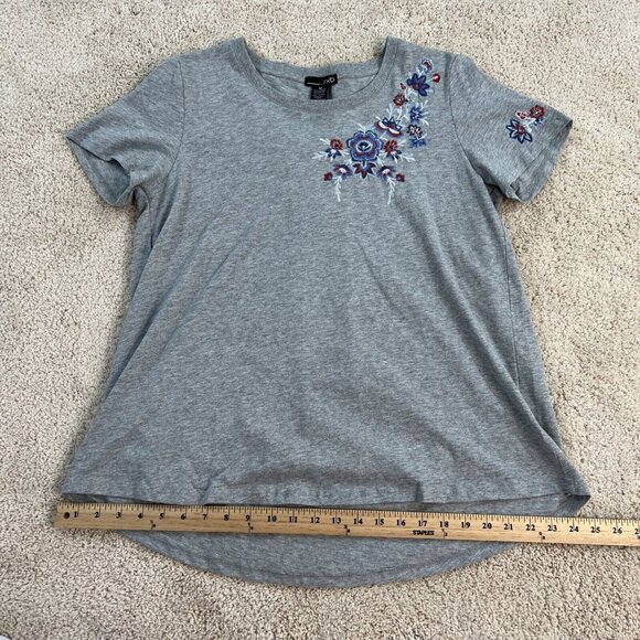 RXB Womens Top M Gray Floral Embroidered Blouse Flowy Comfy T Shirt NWT - Picture 10 of 13